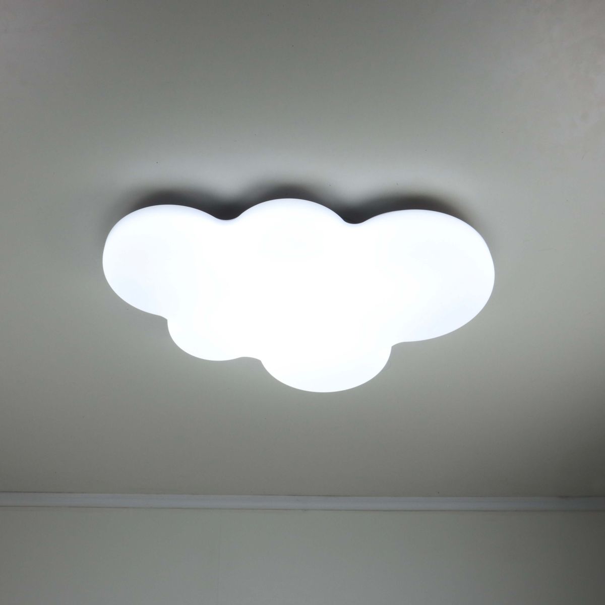 Дитяча LED люстра-хмаринка до 15м² з пультом керування 60 на 40 см