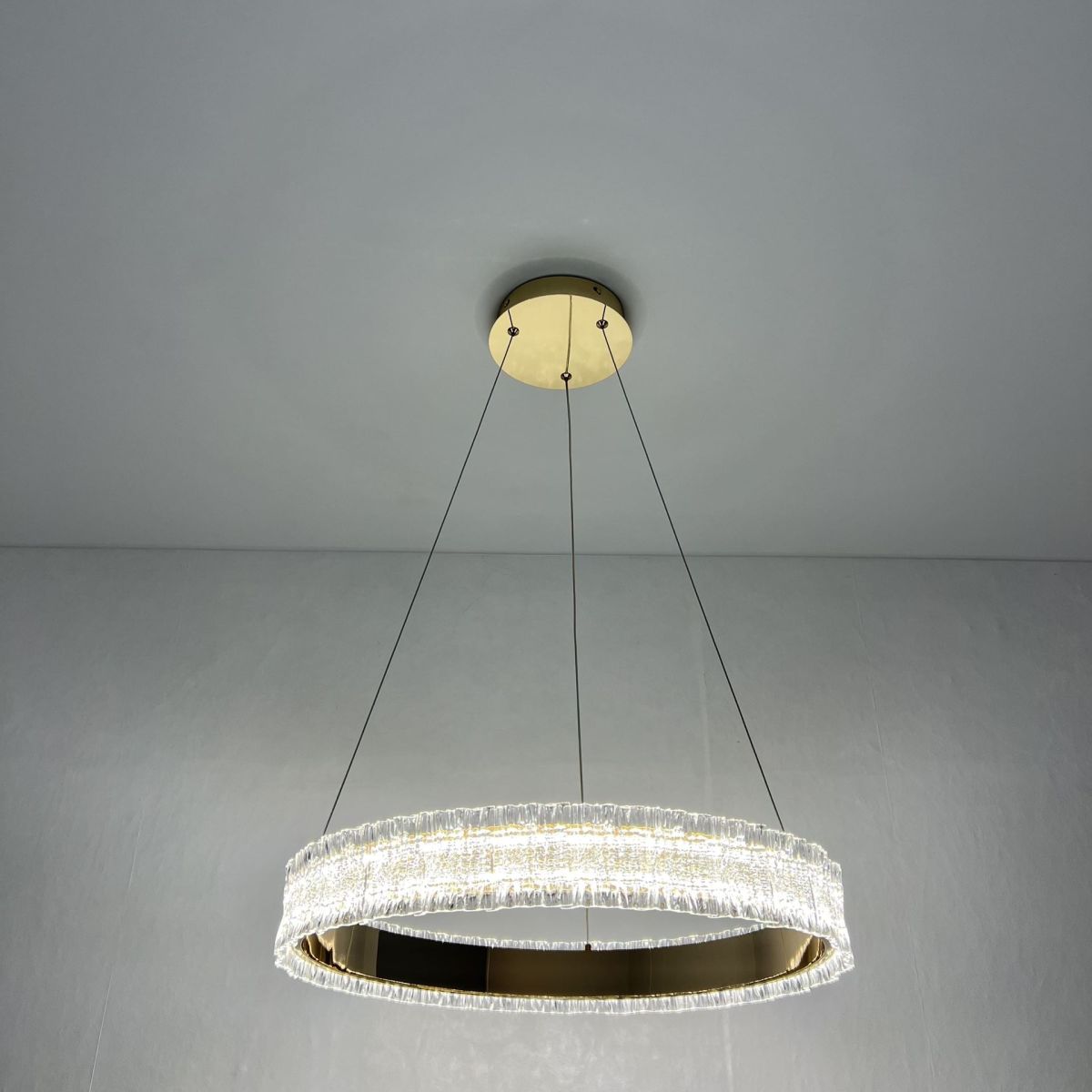 Підвісна Led люстра  48 см золотого кольору до 20 м² ERIKA 65W R485 GOLD (з пультом)