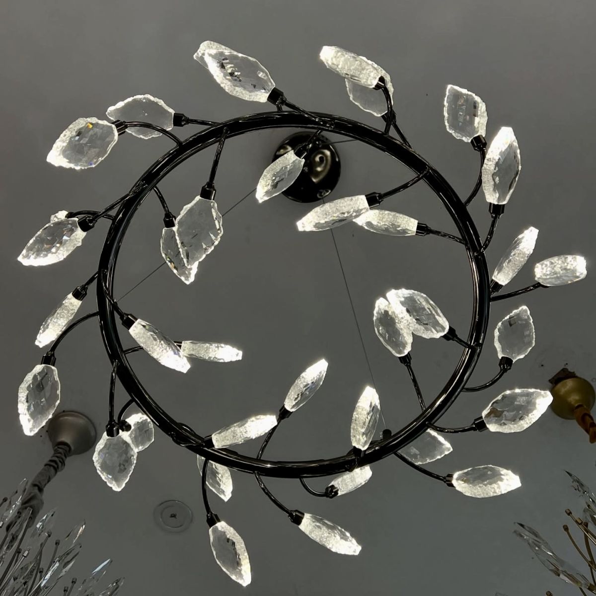 Люстра підвісна LED 90 см, чорна матова, акрилові пелюстки Notte di Fiori (7989300-48 led (800) PLBK)