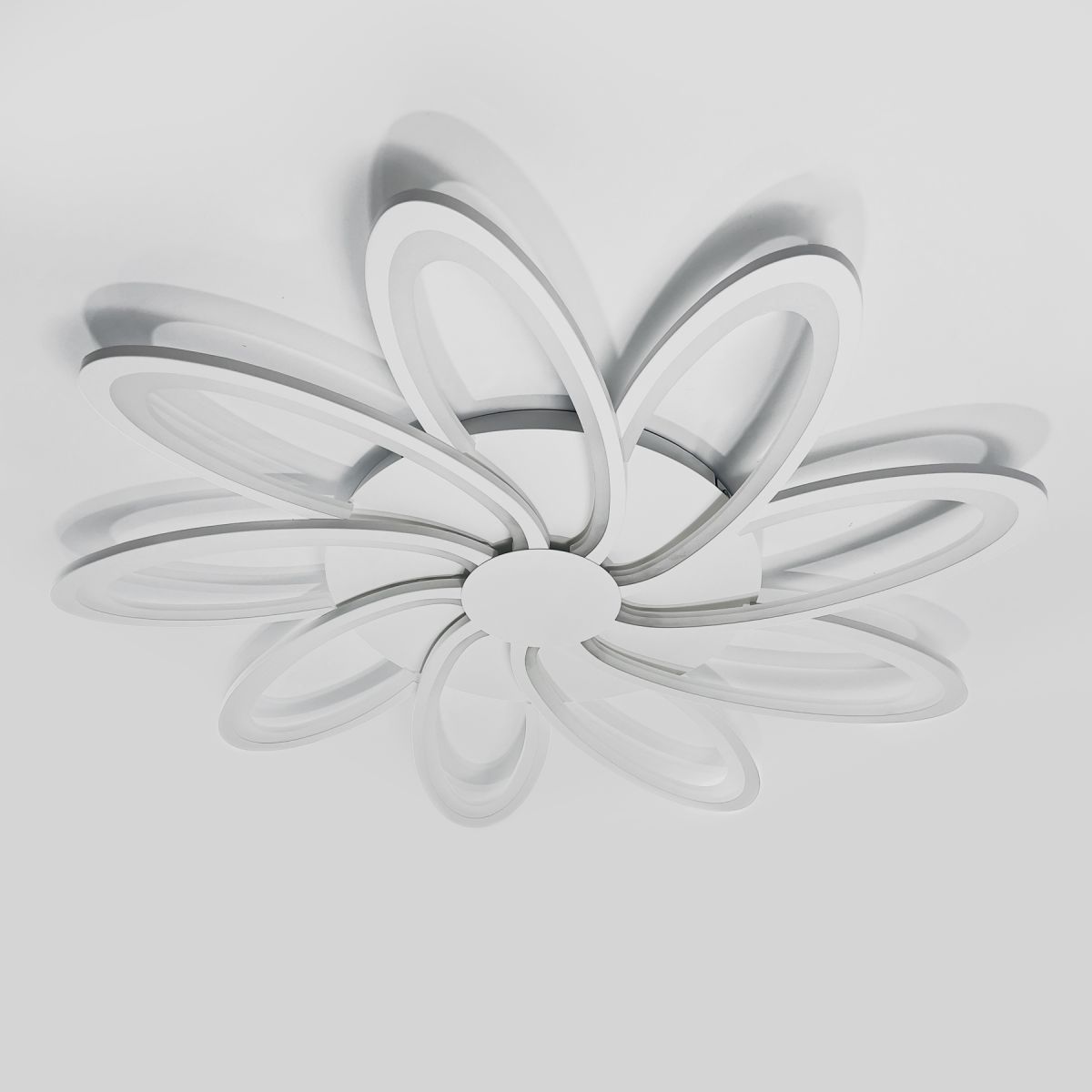 Стельова Led люстра білого кольору до 30м² у формі квітки Fiore di Luce Lorena (LORENA 198W)