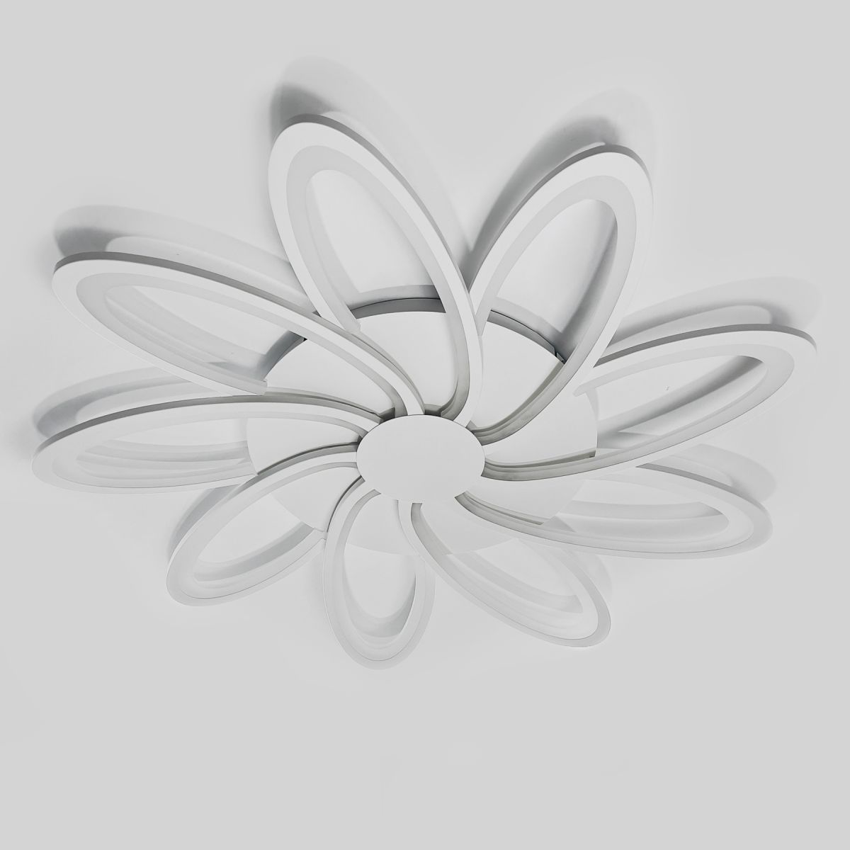 Стельова Led люстра білого кольору до 30м² у формі квітки Fiore di Luce Lorena (LORENA 198W)