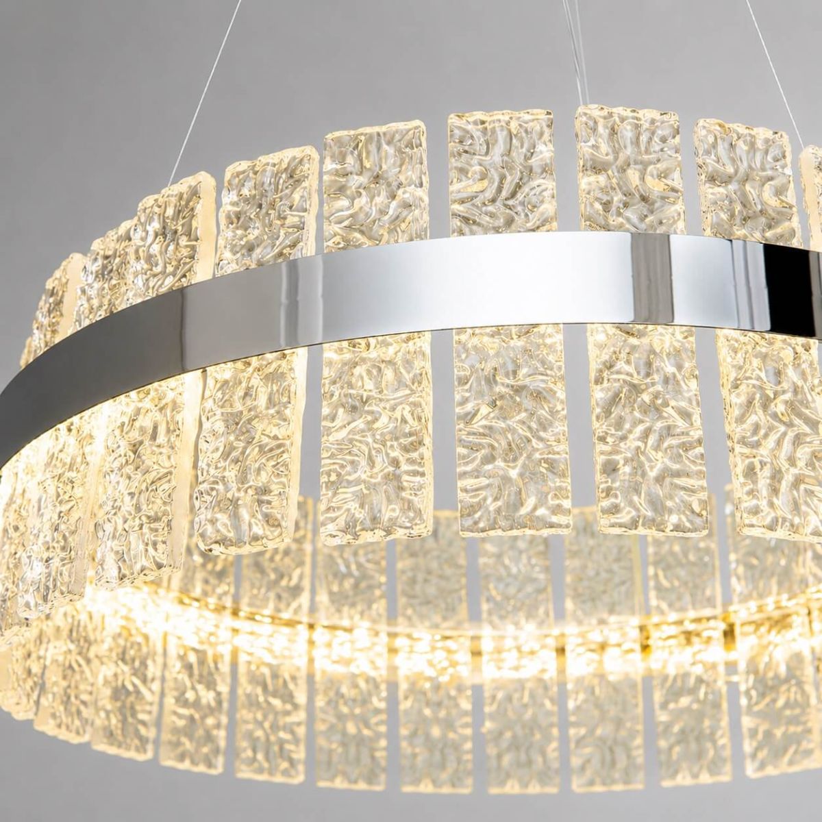 Сучасна підвісна люстра з кришталевими елементами та LED-підсвіткою 66W до 18 м² (828/500CH)
