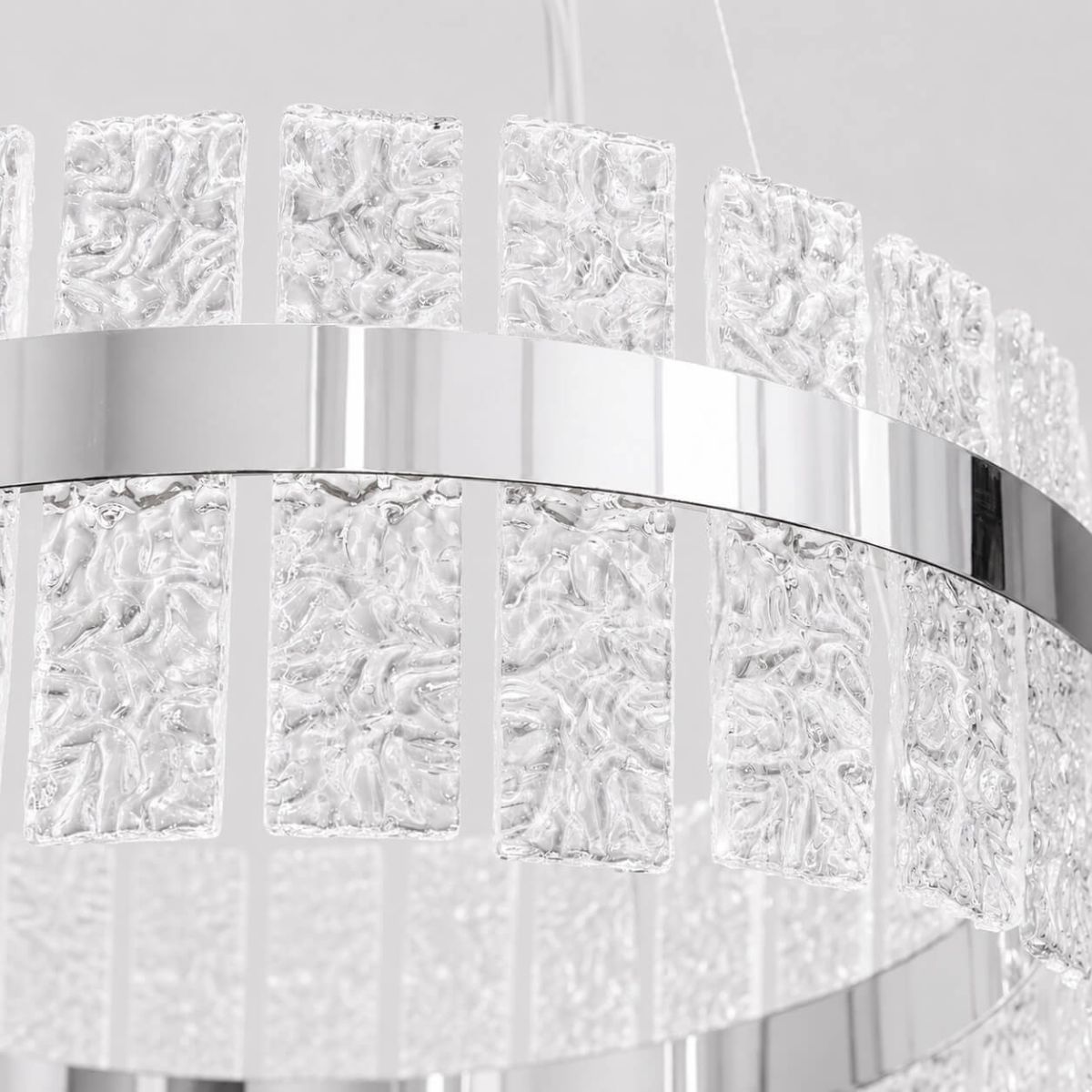 Сучасна підвісна люстра з кришталевими елементами та LED-підсвіткою 66W до 18 м² (828/500CH)