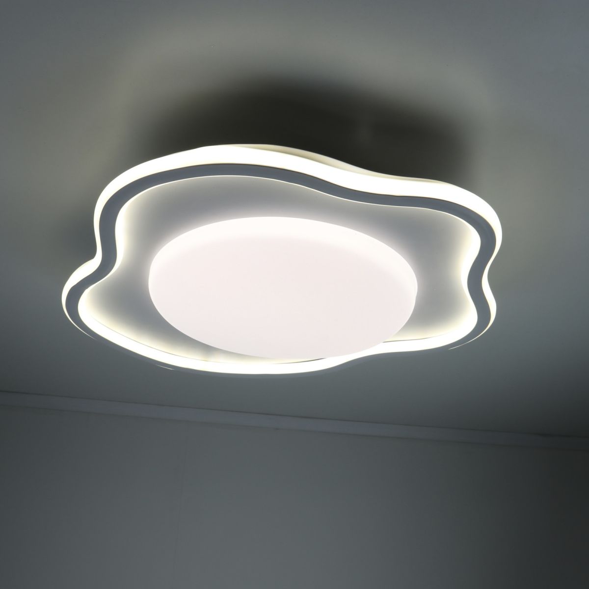 Сучасна стельова LED-люстра Simple Forms 50 см 120W з пультом (A3017-500 WH, Білий)