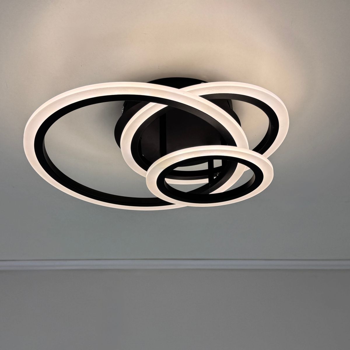 Світлодіодна стельова Led люстра до 18м² у чорному кольорі MOODY (A3012-500 BK)