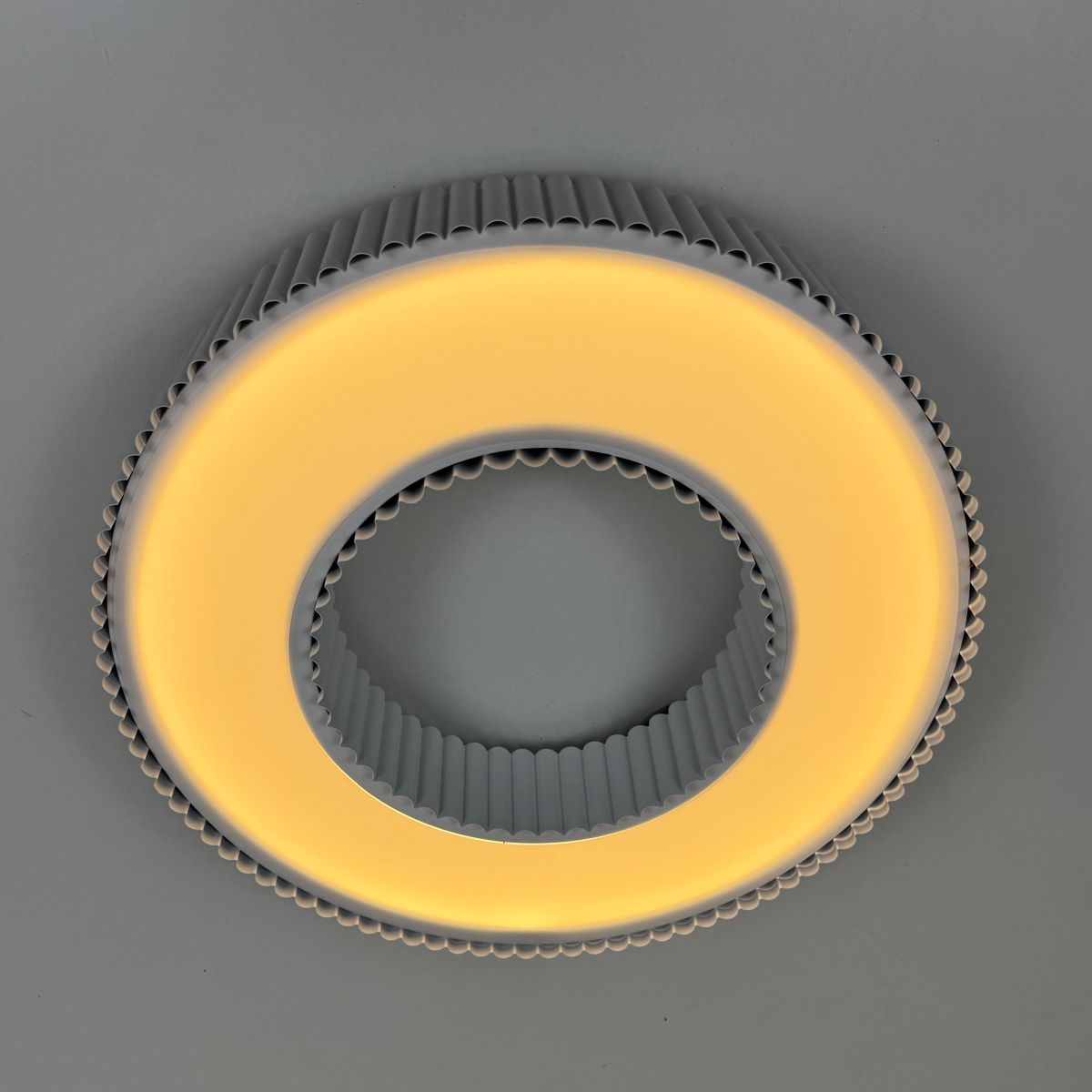Світлодіодна Led люстра до 25м² у сірому корпусі 120 Wt Corruga  (9017-500 WH)
