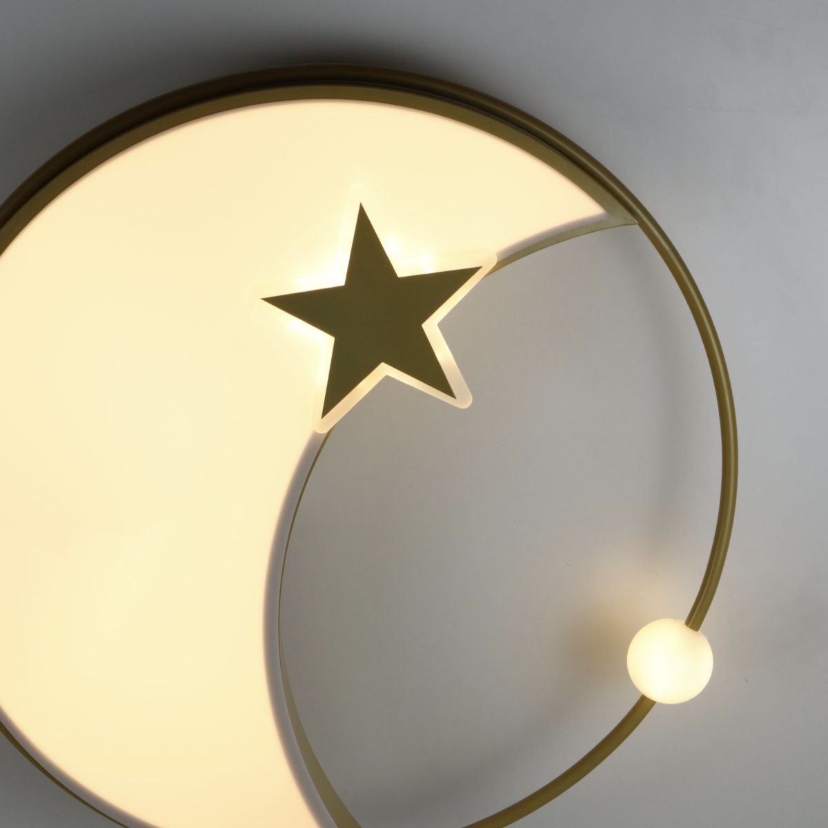 Світлодіодна стельова Led люстра до 18м² у формі золотого місяця Cosmo (A21-500 GD, 100W)