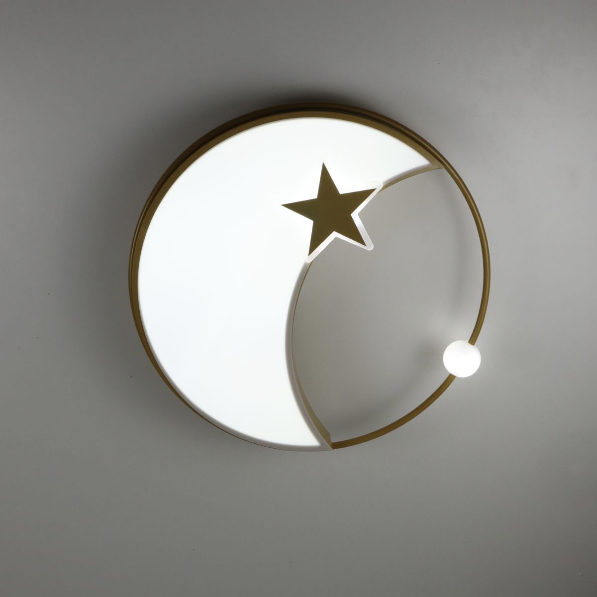 Світлодіодна стельова Led люстра до 18м² у формі золотого місяця Cosmo (A21-500 GD, 100W)