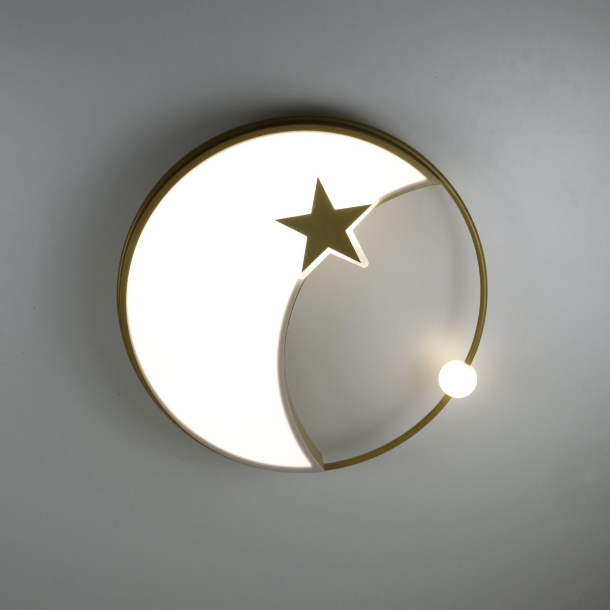 Світлодіодна стельова Led люстра до 18м² у формі золотого місяця Cosmo (A21-500 GD, 100W)