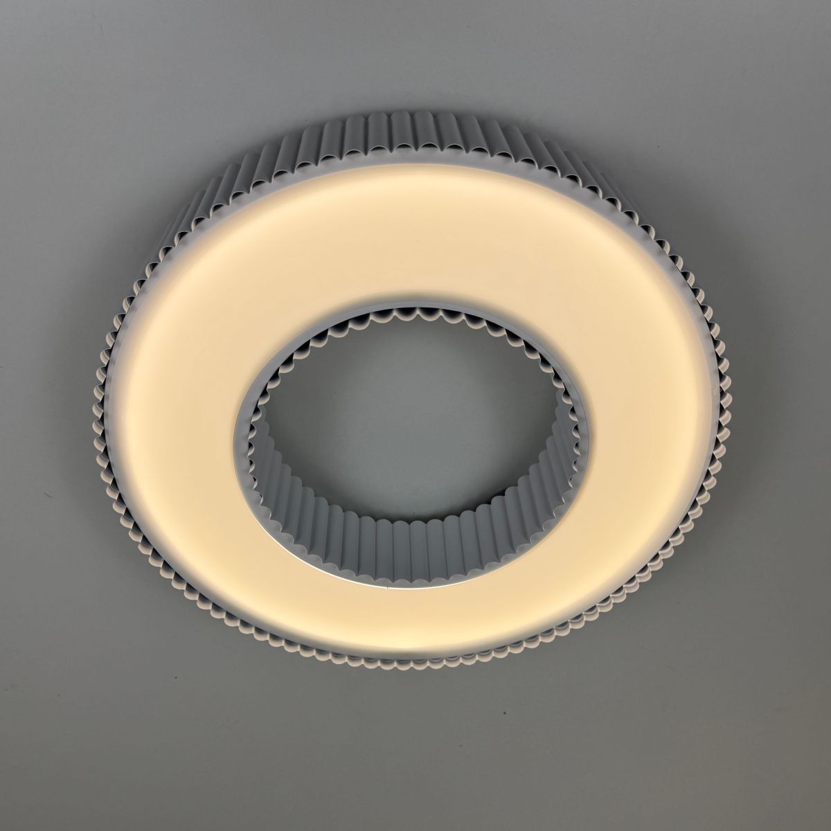 Світлодіодна Led люстра до 25м² у сірому корпусі 120 Wt Corruga  (9017-500 WH)