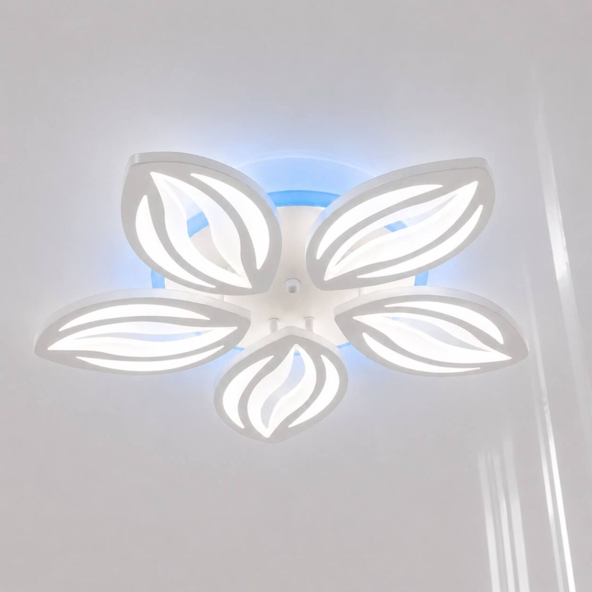 Світлодіодна LED люстра 120W у формі квітки для вітальні 55 см біла з пульт (1141/5 Wh)