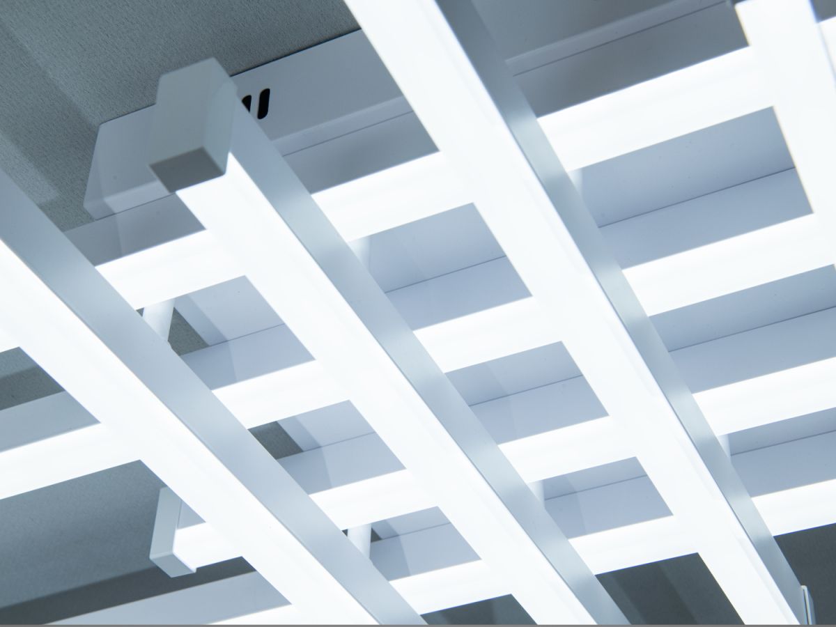 Біла Led люстра до 20 м²  без пульта 90 Вт мінімалістичний дизайн (SX812/8WH)